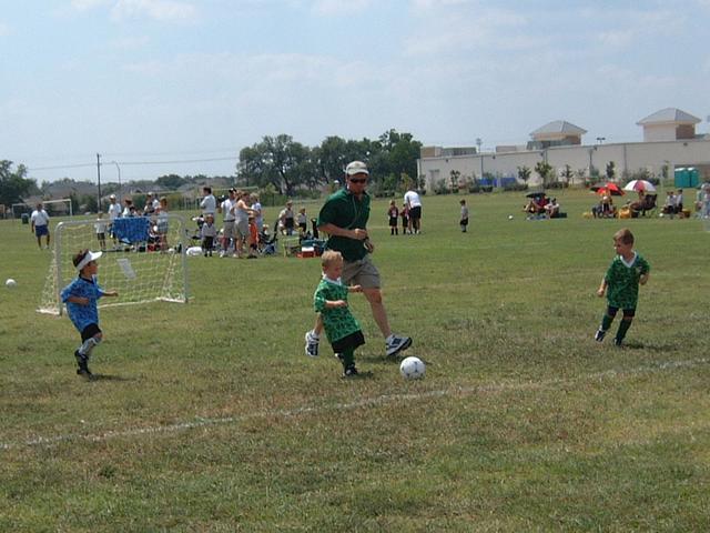 2003/09(Sep)/02(Soccer)/640x480_2003-09-06 12-42-31.JPG